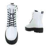 Witte hoge lak veterboot Hana._