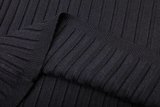 Basic zwarte pullover met rolkraag._