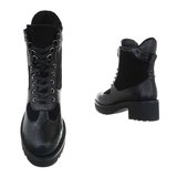 Hoge zwarte veterboot Jamilla._