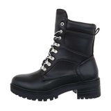 Hoge zwarte veterboot Tirsa._