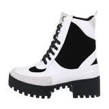 Hoge wit/zwarte veterboot Gael._