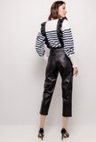 Trendy zwarte salopet broek in leatherlook._