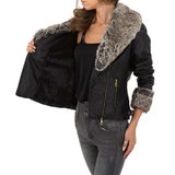 Korte zwarte leatherlook jacket met pels._