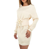 Korte beige jurk in sweatstof._