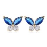 Fijne blauwe oorbellen met vlindermotief._