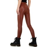 Skinny leatherlook broek in steenrode kleur._