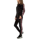 Sportieve zwarte velvet loungewear._