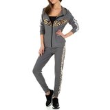 Trendy grijze loungewear met animal print._