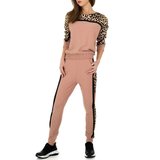 Hippe rose loungewear met print._