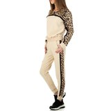 Hippe beige loungewear met print._