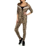 Trendy loungewear in luipaard print met beige accent._