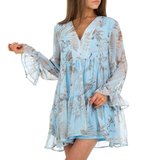 Korte blauwe chiffon jurk met print._