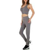 Grijze 2 delige sportieve yoga outfit._