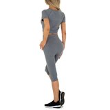 Grijze 2 delige fitness-yoga outfit._