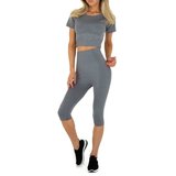 Grijze 2 delige fitness-yoga outfit._