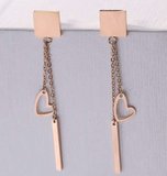 Rose gouden stainless steel hangende oorbellen._