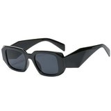Zwarte zonnebril met geometric design._