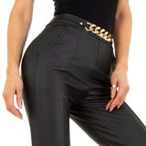 Pantalon noir effet cuir avec chaîne._