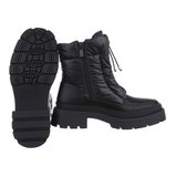 Zwarte snowboot Lakia._