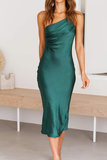 Groene satijnen one shoulder maxi jurk._