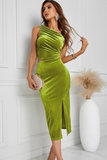 Groene one shoulder velvet jurk._