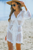 Trendy korte witte crochet strand cover up._