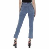 Trendy 7/8 relaxed blue jeans._