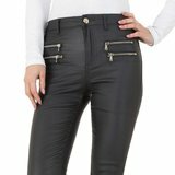 Grijze stretch broek met leatherlook effect._