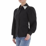 Zwarte blouse met hemdkraag en parels._