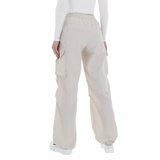 Trendy beige high waist cargo broek._