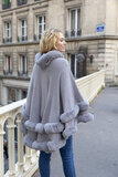 Elegante grijze cape jas met fake fur_