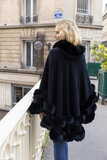 Elegante zwarte cape jas met fake fur_