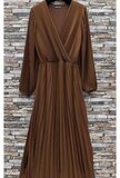 Classy bruine plisse maxi jurk._