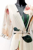 Sierlijke beige mix maxi plisse jurk. TEMPORARY SOLD OUT_