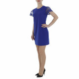 Trendy blauwe korte bodycon jurk._