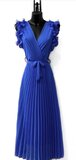 Elegante royal blauwe plisse maxi jurk._