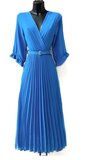 Elegante blauwe plisse maxi jurk._