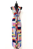 Mouwloze maxi jurk met abstracte rode kleuren mix_