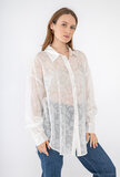 Trendy witte doorschijnende hemdblouse met bloemen deco_