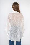 Trendy witte doorschijnende hemdblouse met bloemen deco_