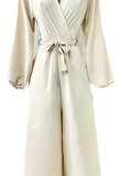 Modieuze beige jumpsuit met lange mouwen_