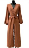 Modieuze terracotta jumpsuit met lange mouwen_