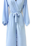 Modieuze licht blauwe jumpsuit met lange mouwen_