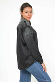 Elegante zwarte satijnen oversized hemdblouse_