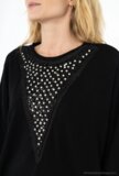 Pull noir surdimensionné avec col rond et strass_