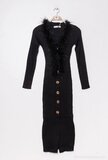 Robe pull midi noire en maille avec encolure en V en fausse fourrure_