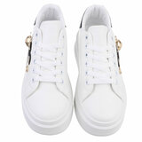 Witte lage sneaker Kayla met zwart gouden decoratie_