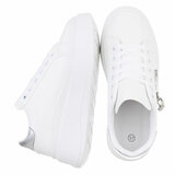 Witte lage sneaker Kayla met zilveren decoratie_