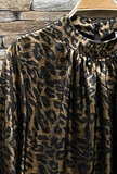 Chique gouden korte blouse met luipaardprint_