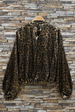 Chique gouden korte blouse met luipaardprint_